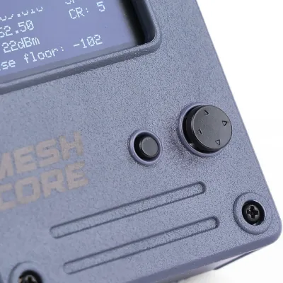WIO TRACKER L1 PRO MESHCORE: NODO LORA CON GPS, OLED Y BATERÍA