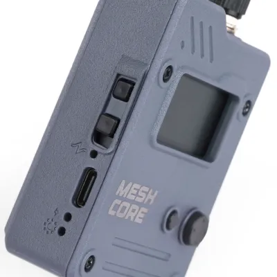 WIO TRACKER L1 PRO MESHCORE: NODO LORA CON GPS, OLED Y BATERÍA